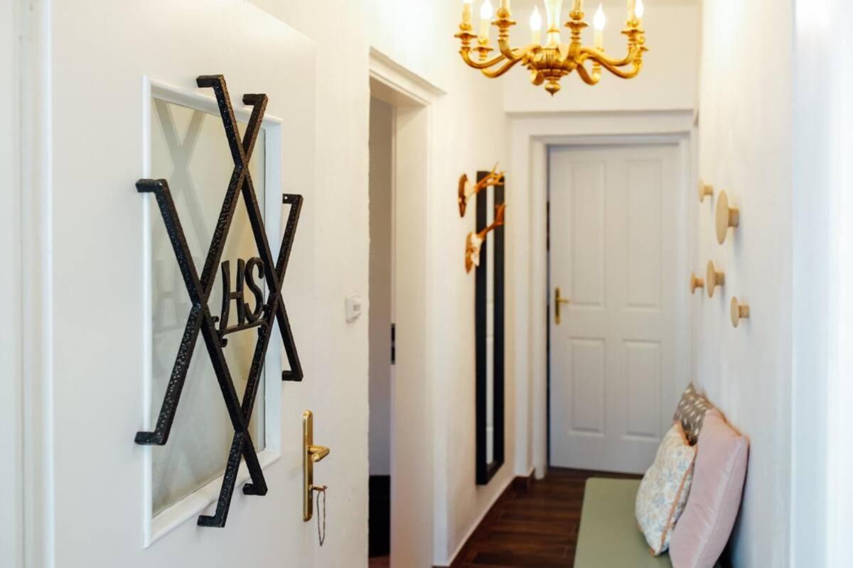 Apartment Aussee- Beletage Salzherrenhof- Kueche, Wlan, Netflix Бад Аузее Екстериор снимка